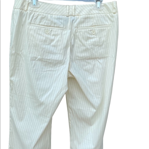 NWT capris size 8. - Picture 3 of 6